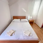 Adna Πανσιόν 3*