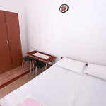 Πανσιόν Adna Podaca