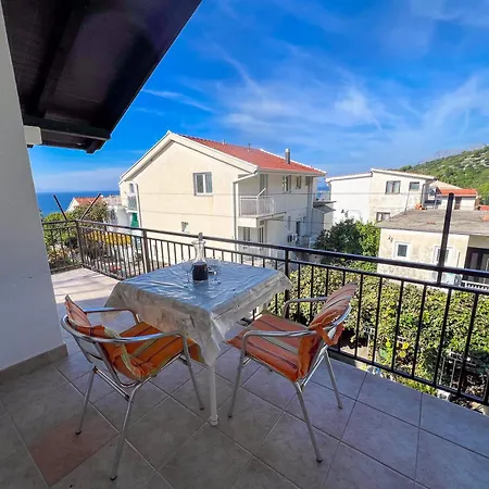 Adna Πανσιόν Podaca