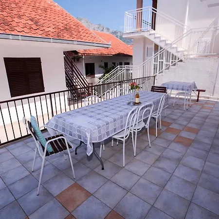 Adna Guest house *